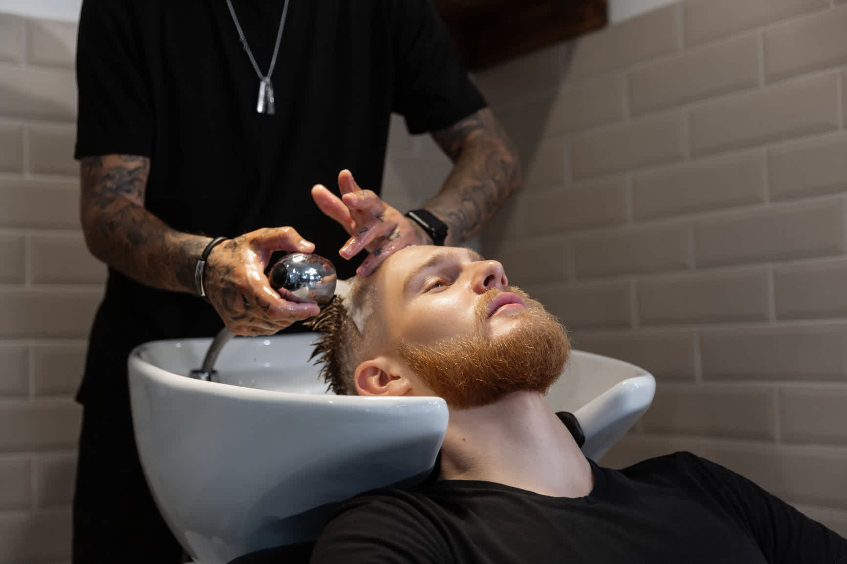 How Men Should Apply Minoxidil for Hair Growth