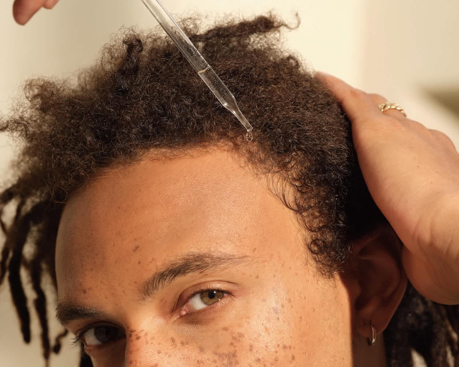 Loc Maintenance 101: 9 Tips &  Dos and Don’ts for Healthy Dreadlocks